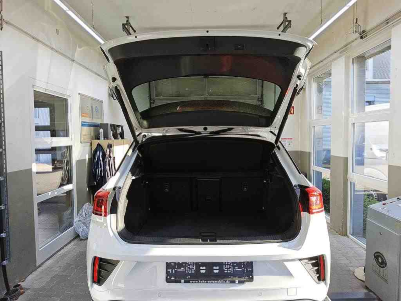 Volkswagen T-Roc R-Line – image 8 of 8