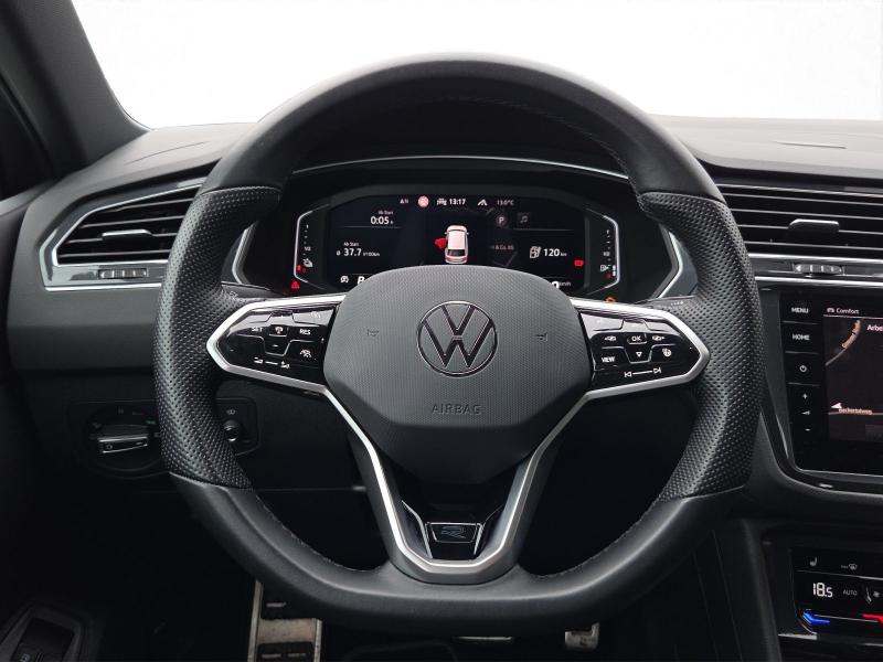 Volkswagen Tiguan R-Line – image 8 of 16