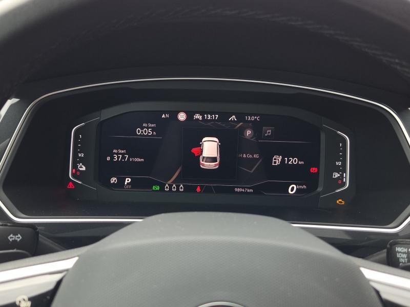 Volkswagen Tiguan R-Line – image 9 of 16