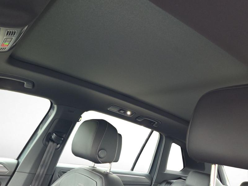 Volkswagen Tiguan R-Line – image 10 of 16