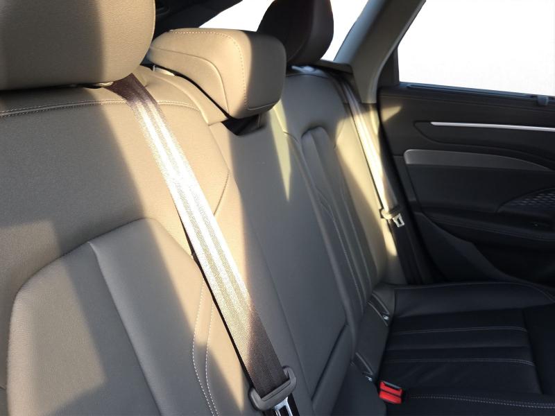 Audi A6 Avant S line – image 16 of 18