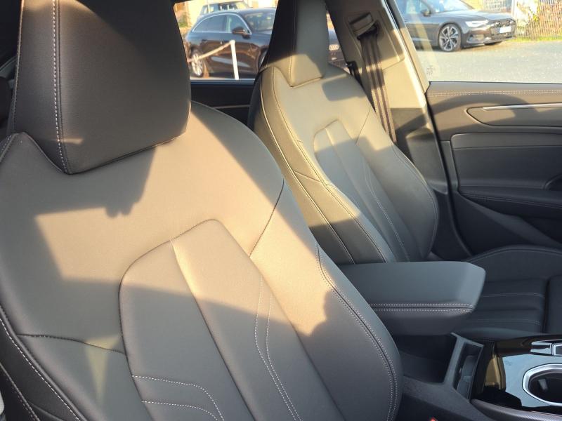 Audi A6 Avant S line – image 17 of 18
