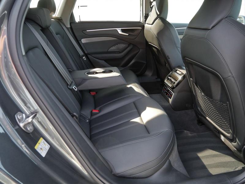 Audi A6 Avant S line – image 16 of 24