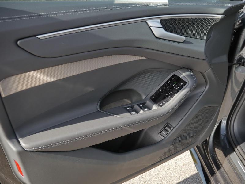 Audi A6 Avant S line – image 21 of 24