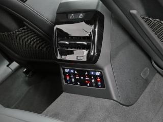 Audi A6 Avant S line – image 17 of 23
