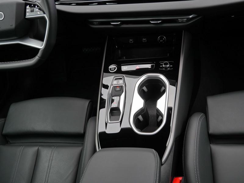 Audi A6 Avant S line – image 7 of 23