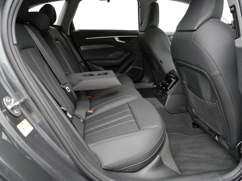 Audi A6 Avant S line – image 16 of 23