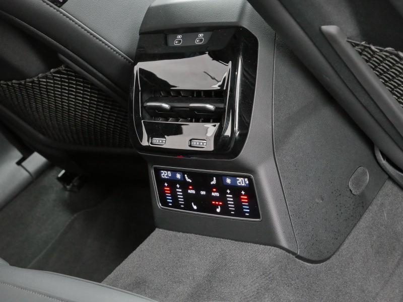 Audi A6 Avant S line – image 17 of 23