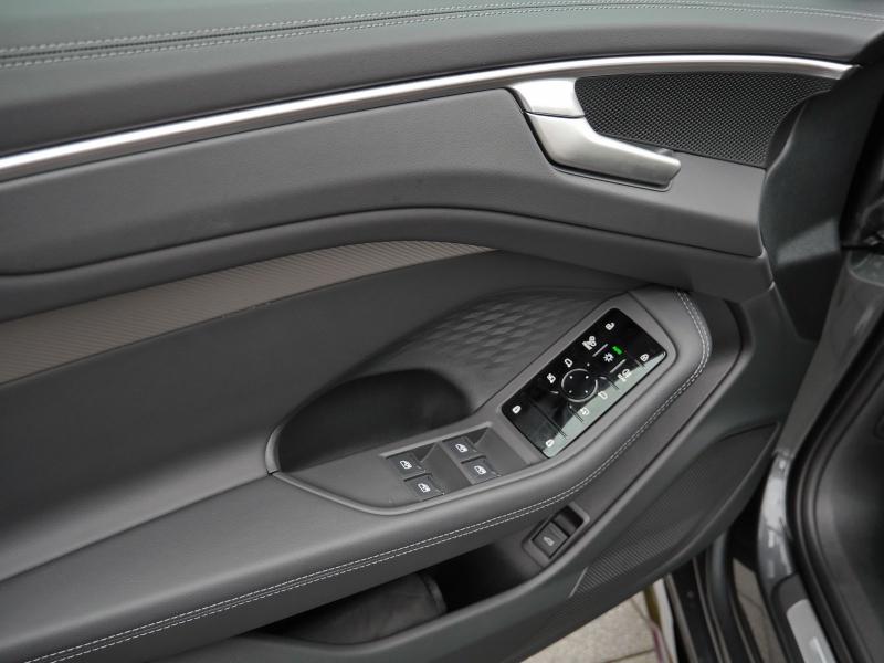 Audi A6 Avant S line – image 20 of 23