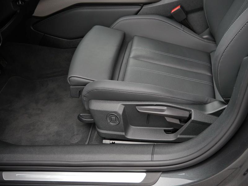 Audi A6 Avant S line – image 21 of 23