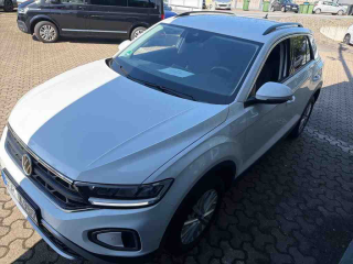 Volkswagen T-Roc LIFE – image 1 of 8