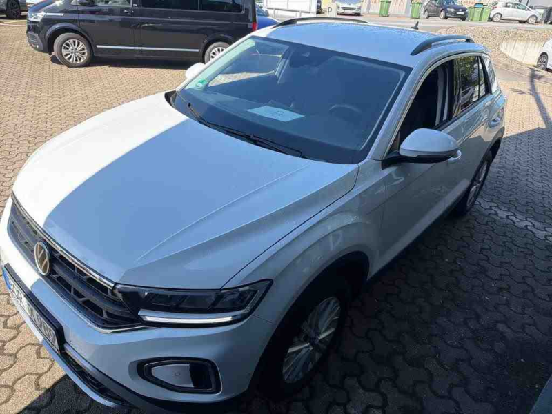 Volkswagen T-Roc LIFE – image 1 of 8