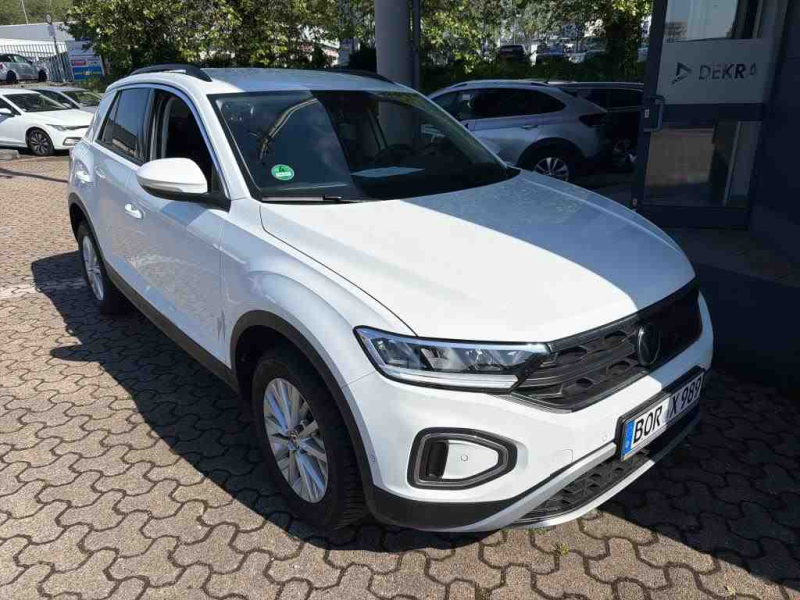 Volkswagen T-Roc LIFE – image 3 of 8