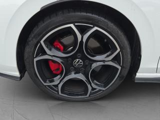 Volkswagen Golf GTI Black Style – image 13 of 18