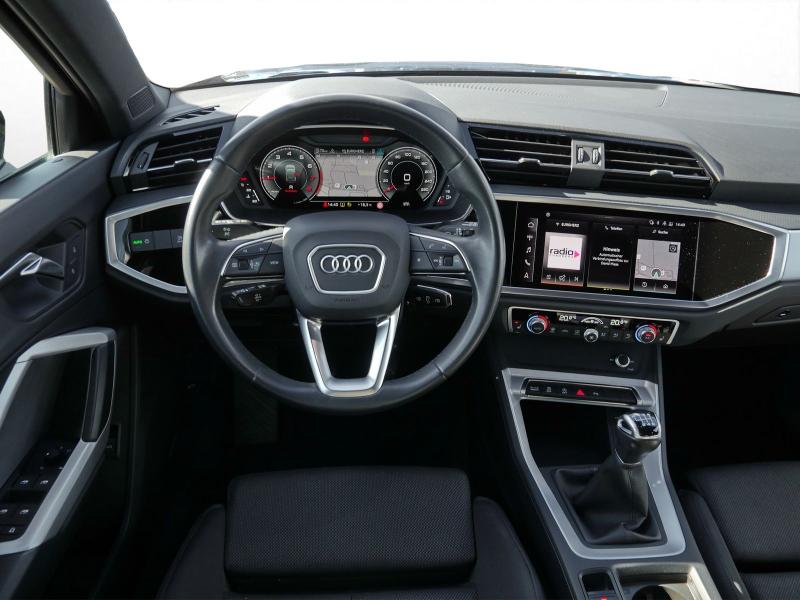 Audi Q3 Sportback S line – image 8 of 24