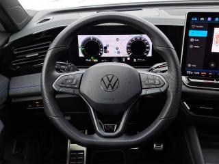 Volkswagen Tiguan R-Line – image 8 of 24