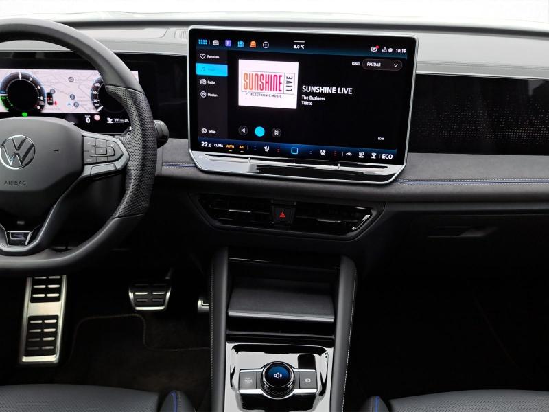 Volkswagen Tiguan R-Line – image 6 of 24