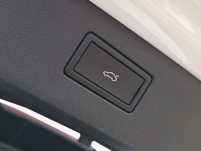 Volkswagen Tiguan R-Line – image 12 of 24