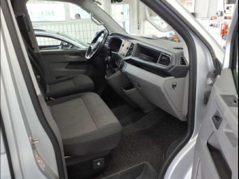 Volkswagen T6.1 Transporter – image 6 of 9