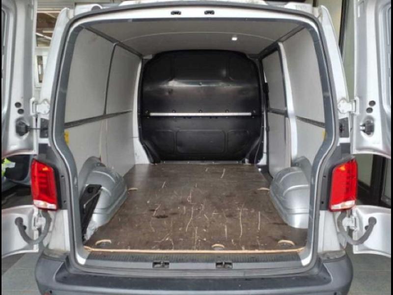 Volkswagen T6.1 Transporter – image 8 of 9