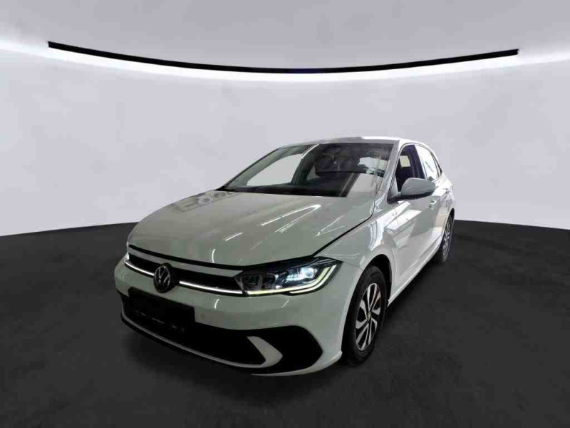 Volkswagen Polo Active – image 1 of 8