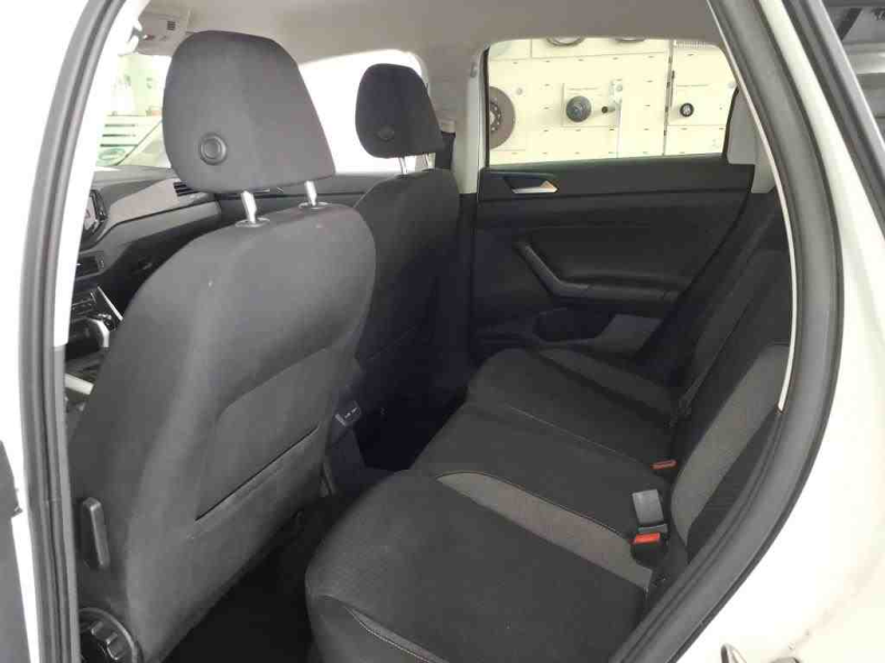Volkswagen Polo Active – image 7 of 8