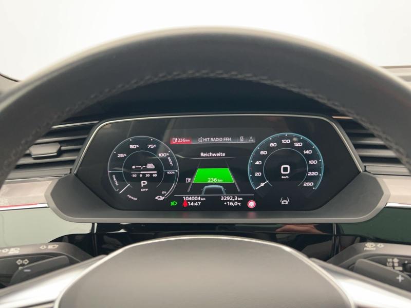 Audi Q8 e-tron S line – image 9 of 17