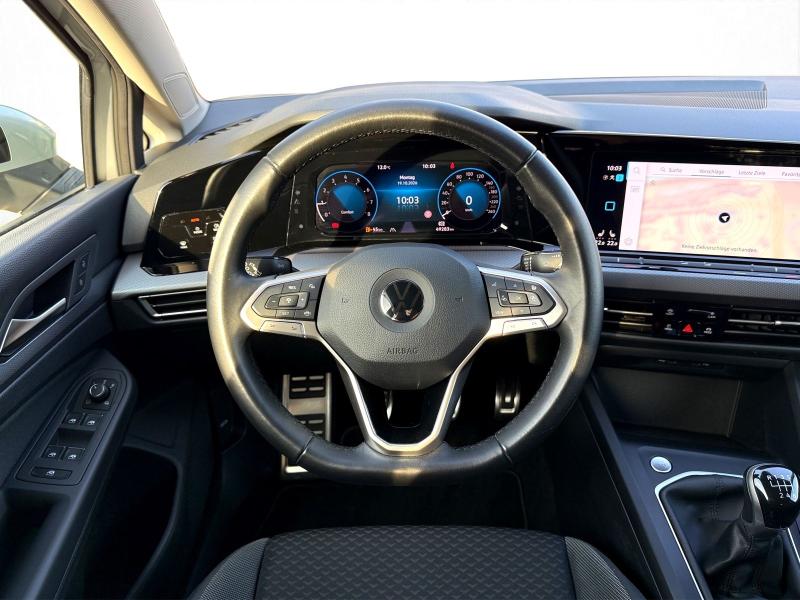 Volkswagen Golf Active – image 8 of 24