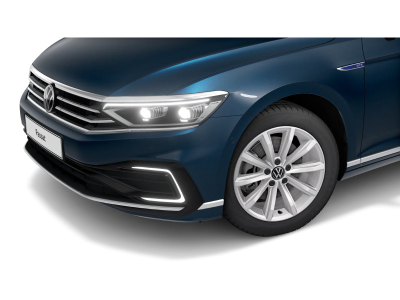 Volkswagen Passat Variant GTE – image 7 of 13