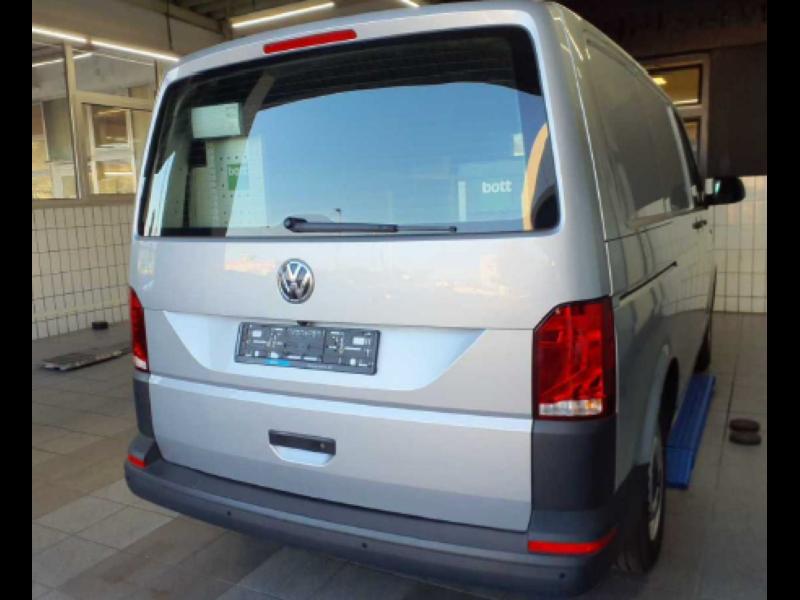 Volkswagen T6.1 Transporter BlueMotion – image 4 of 8