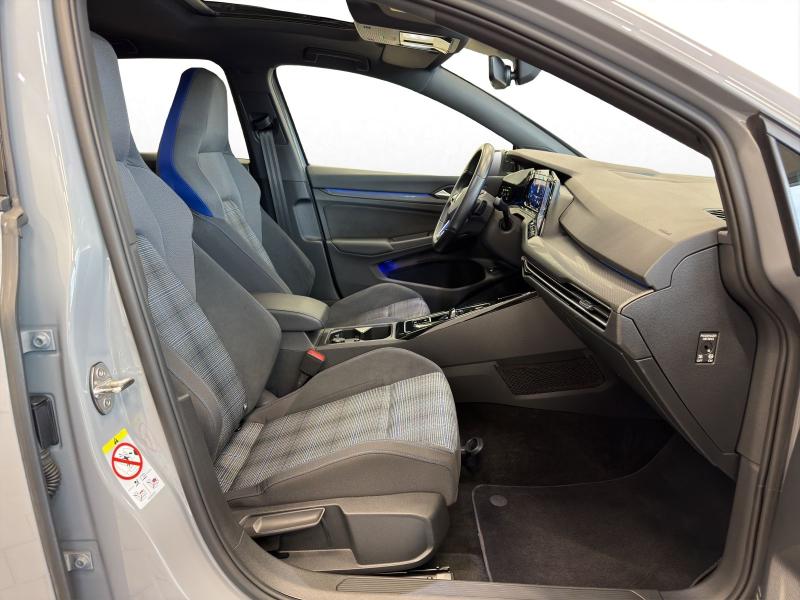 Volkswagen Golf GTE – image 4 of 16