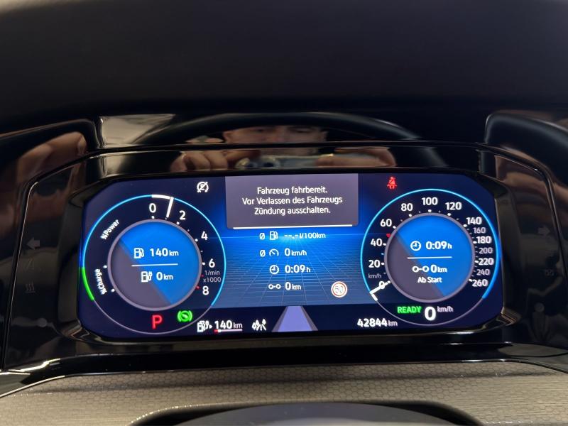 Volkswagen Golf GTE – image 9 of 16