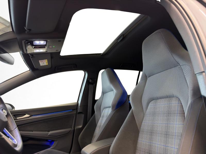 Volkswagen Golf GTE – image 10 of 16