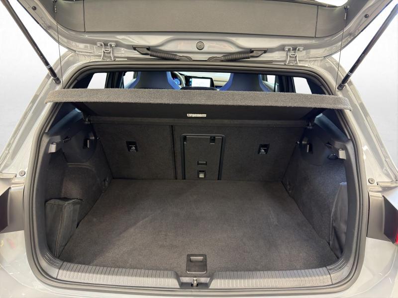 Volkswagen Golf GTE – image 11 of 16