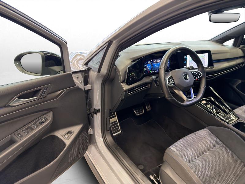 Volkswagen Golf GTE – image 13 of 16