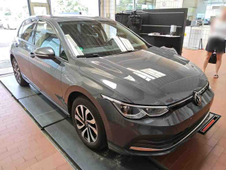 Volkswagen Golf Active – image 3 of 8