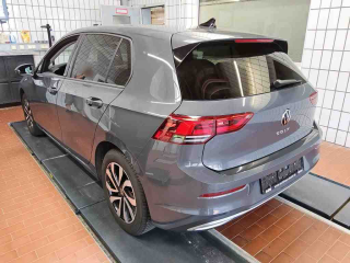 Volkswagen Golf Active – image 4 of 8