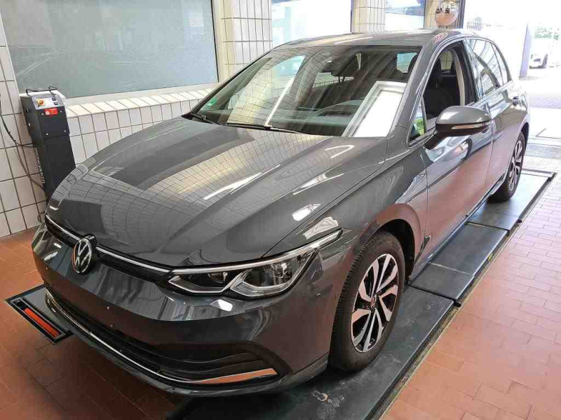 Volkswagen Golf Active – image 1 of 8