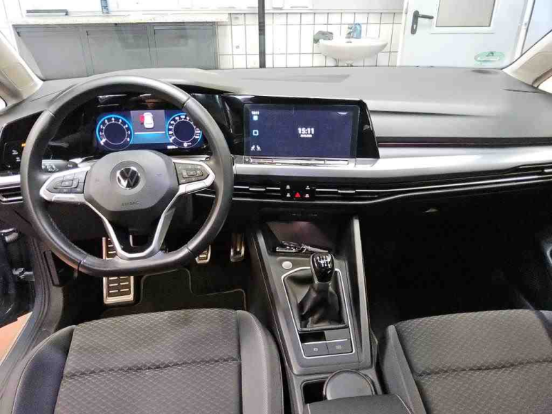 Volkswagen Golf Active – image 5 of 8