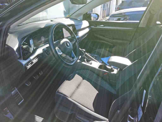 Volkswagen Golf Active – image 6 of 8