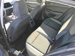 Volkswagen Golf Active – image 7 of 8