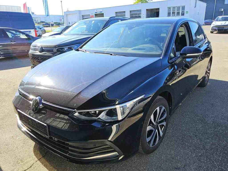 Volkswagen Golf Active – image 1 of 8