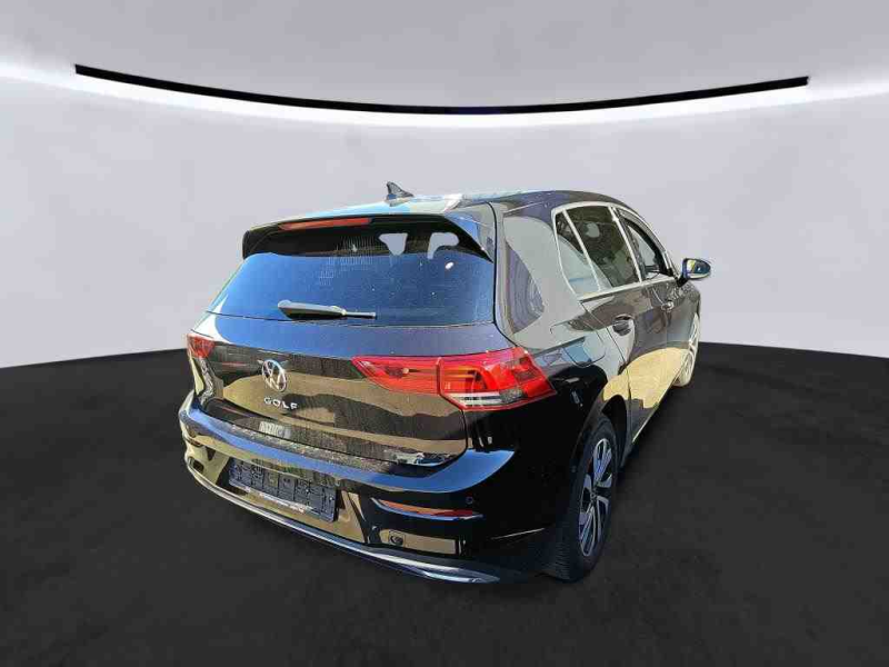Volkswagen Golf Active – image 2 of 8
