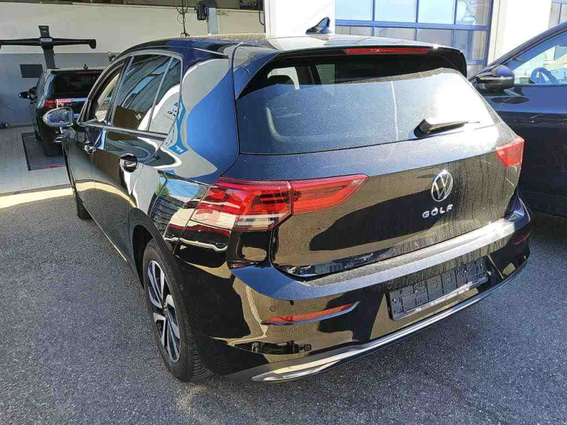 Volkswagen Golf Active – image 4 of 8