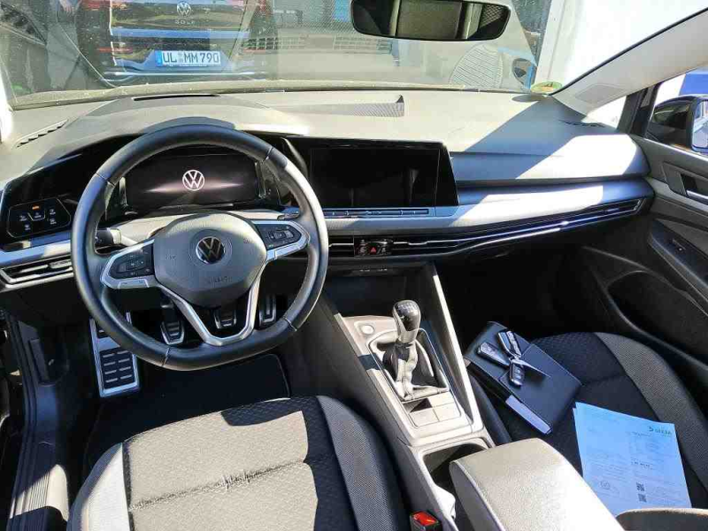 Volkswagen Golf Active – image 5 of 8