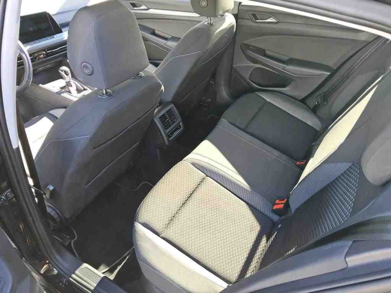 Volkswagen Golf Active – image 7 of 8