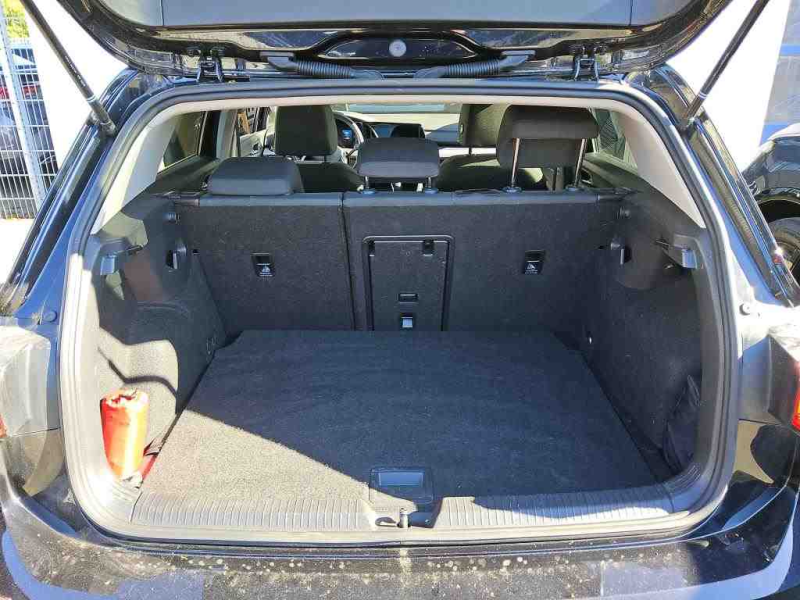 Volkswagen Golf Active – image 8 of 8