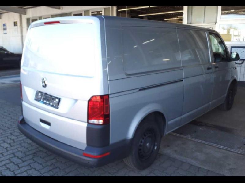 Volkswagen T6.1 Transporter BlueMotion – image 2 of 6