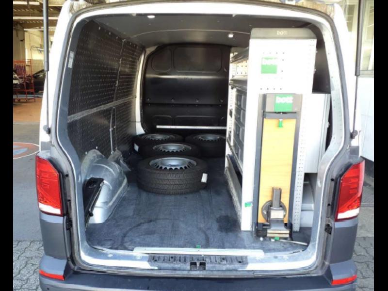 Volkswagen T6.1 Transporter BlueMotion – image 5 of 6