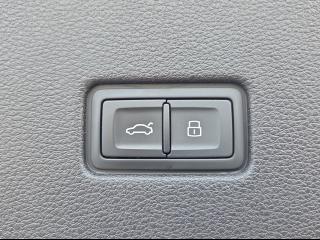 Audi Q8 S line – image 12 of 21